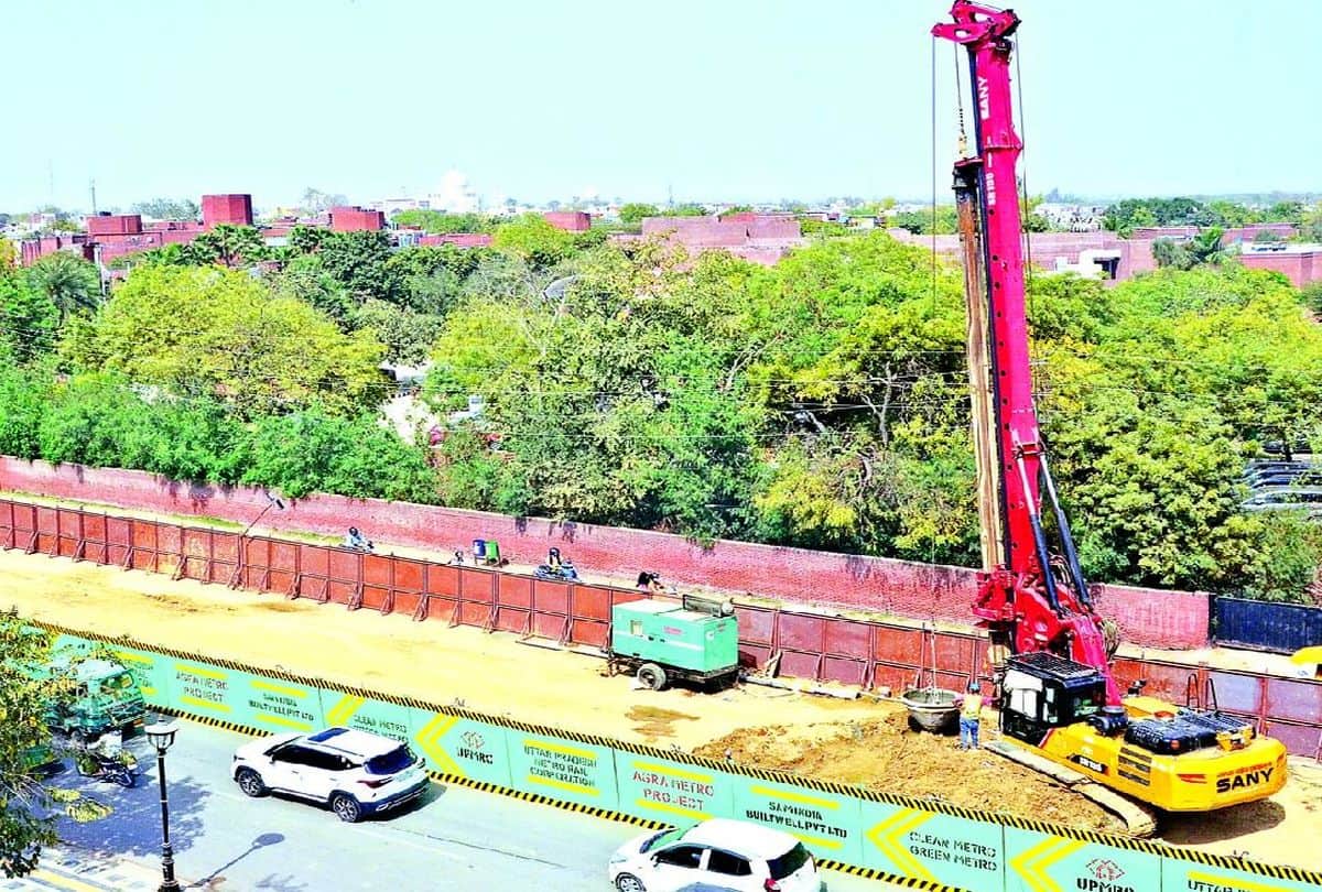 Agra Metro Work Progress DIG Complex Destroyed News In Hindi