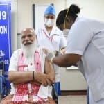 बंगाल की वेशभूषा और असमिया गमछा पहने दिखे मोदी