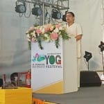 शुभारंभ के मौके पर संबोधित करते आचार्य बालकृष्ण