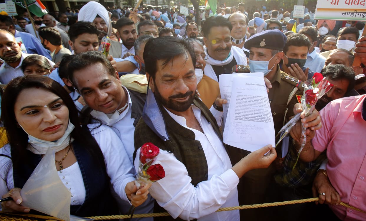 Congress and BJP workers collide in Chandigarh