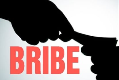 Chandigarh News: नगर निगम के चीफ सेनेटरी इंस्पेक्टर और हेल्थ सुपरवाइजर एक लाख की रिश्वत लेते काबू Chief Sanitary Inspector and Health Supervisor of Municipal Corporation caught taking bribe in Chandigarh