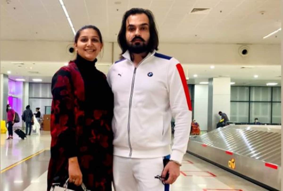 Sapna Choudhary clicked with hubby Veer Sahu at Goa Airport, photo goes viral