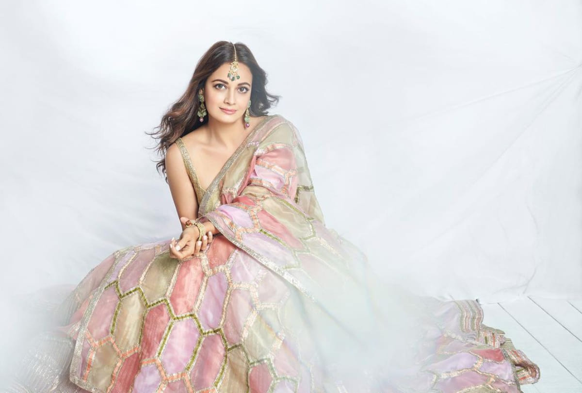 Dia Mirza Enjoy In The Sun And Actress Expecting First Child With Vaibhav Rekhi