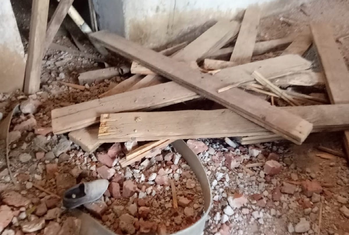two labourers died after fell from the under construction building in agra