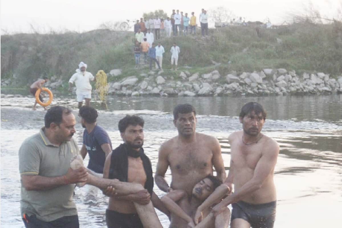 Two youths of Pali village drowned in Yamuna river in Baghpat and see photos