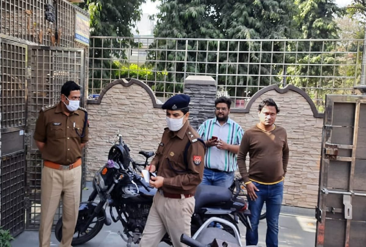 Robbery in Ghaziabad Rajnagar sector 6 businessman house family and children scared