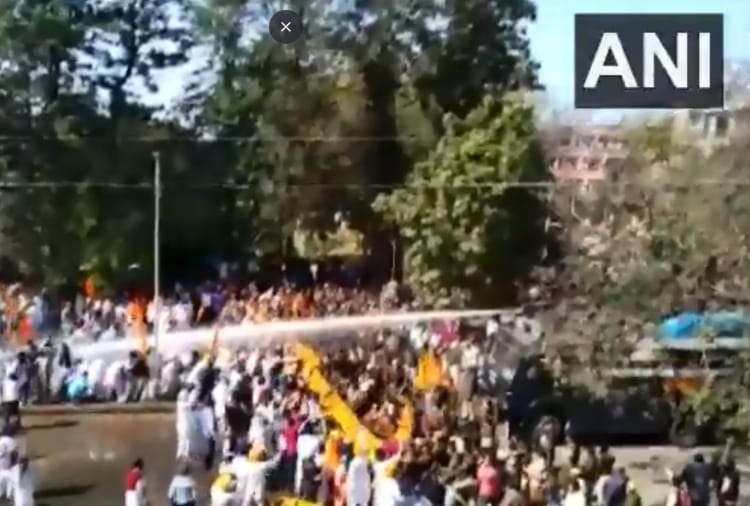 Chandigarh : Police used water cannon against Shiromani Akali Dal leaders