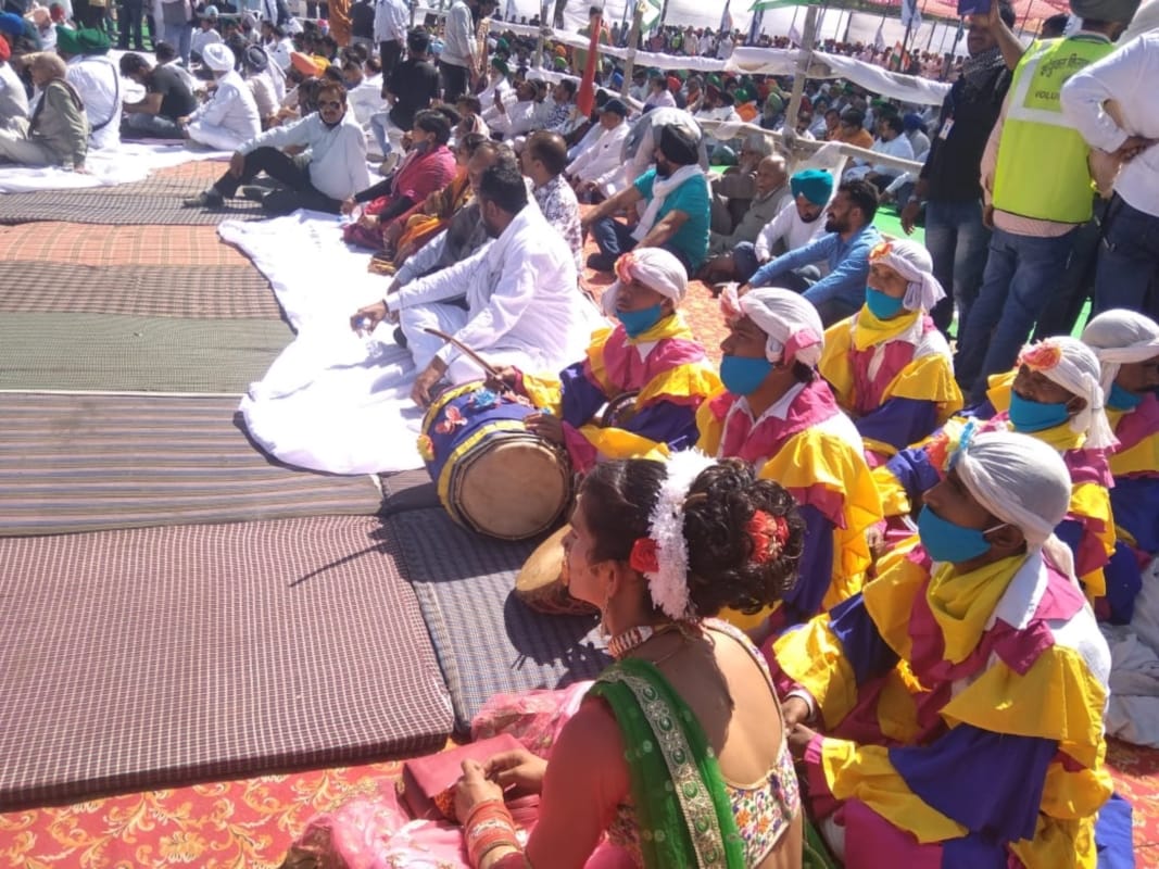 Kisan Mahapanchayat in Rudrapur: kisan visit in mahapanchayat with uttarakhand folk Chholiya dance