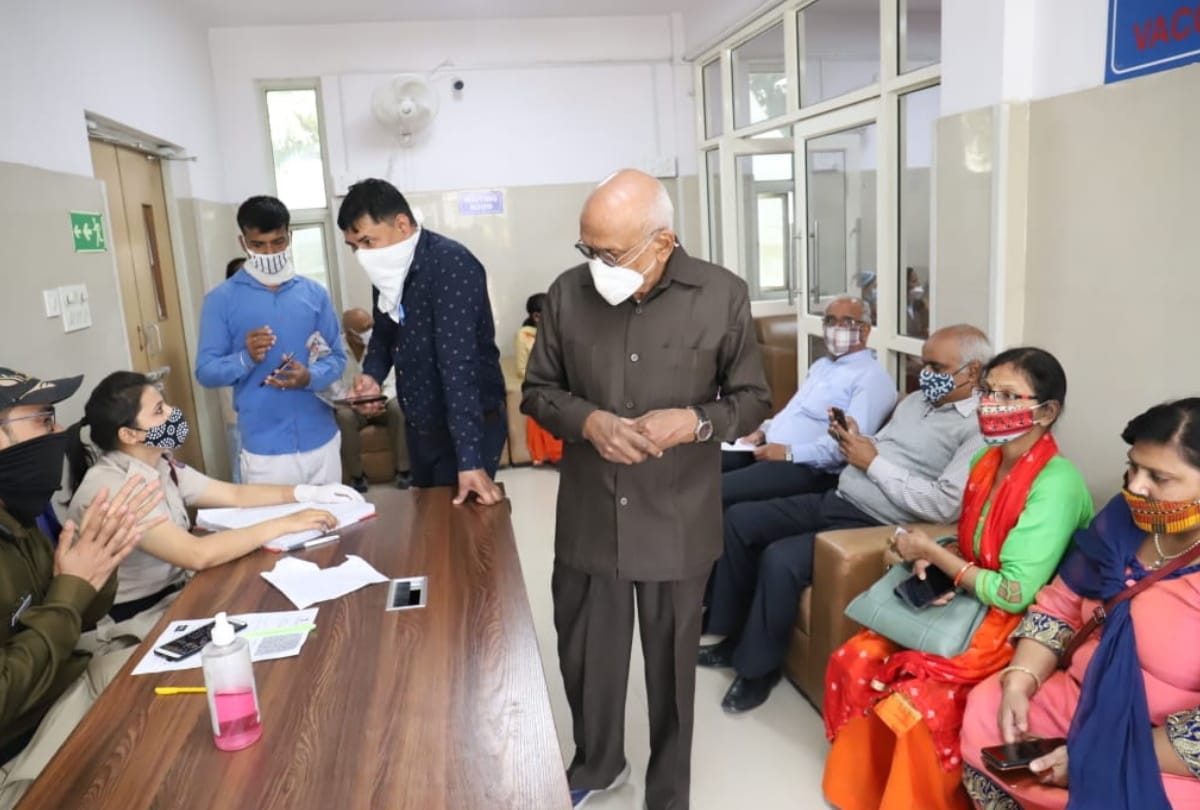 delhi vaccination of senior citizens and 45 plus age people with comorbidity in 192 hospital 300 centres made see full list and know all rules in photos