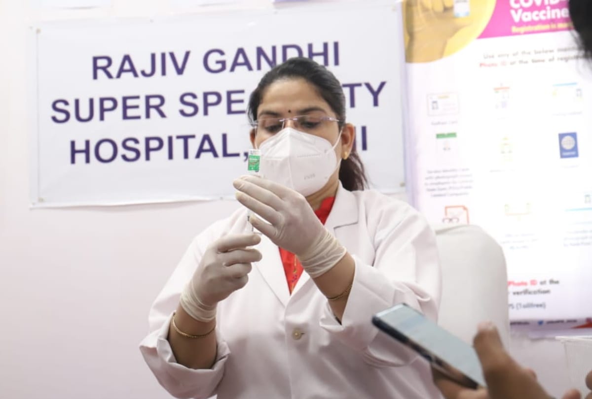 delhi vaccination of senior citizens and 45 plus age people with comorbidity in 192 hospital 300 centres made see full list and know all rules in photos