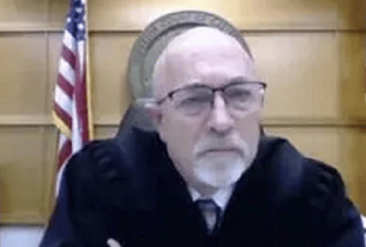 usa doctor makes virtual court appearance while performing surgery video goes viral