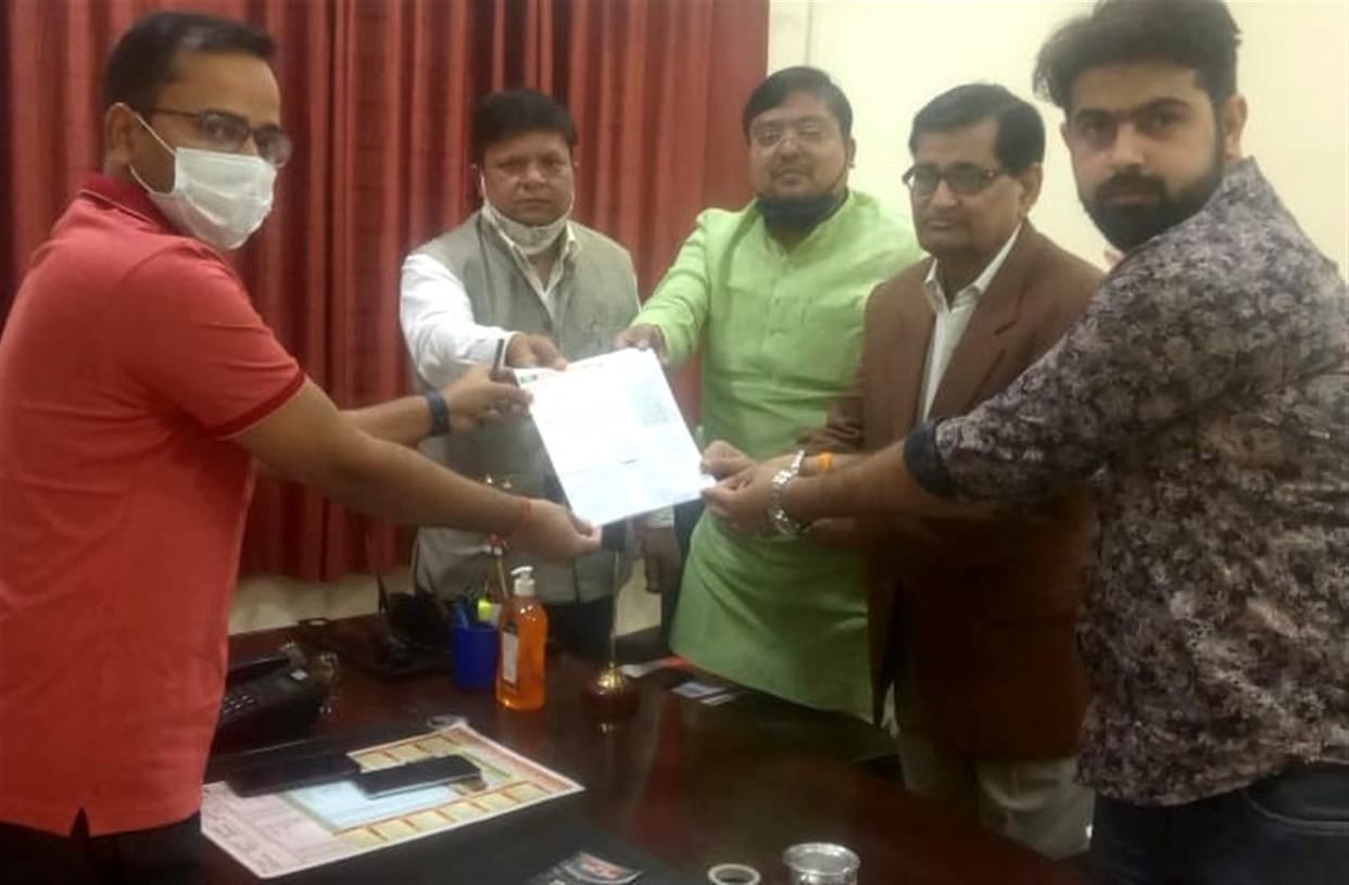bjp leader comes in labour colony people favour