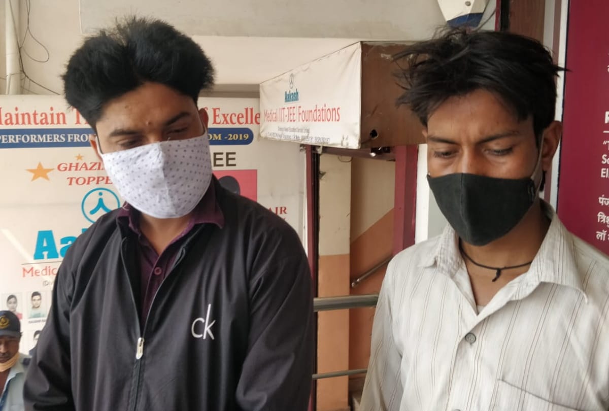 Ghaziabad ghee businessman accountant looted by goons with weapons know detail