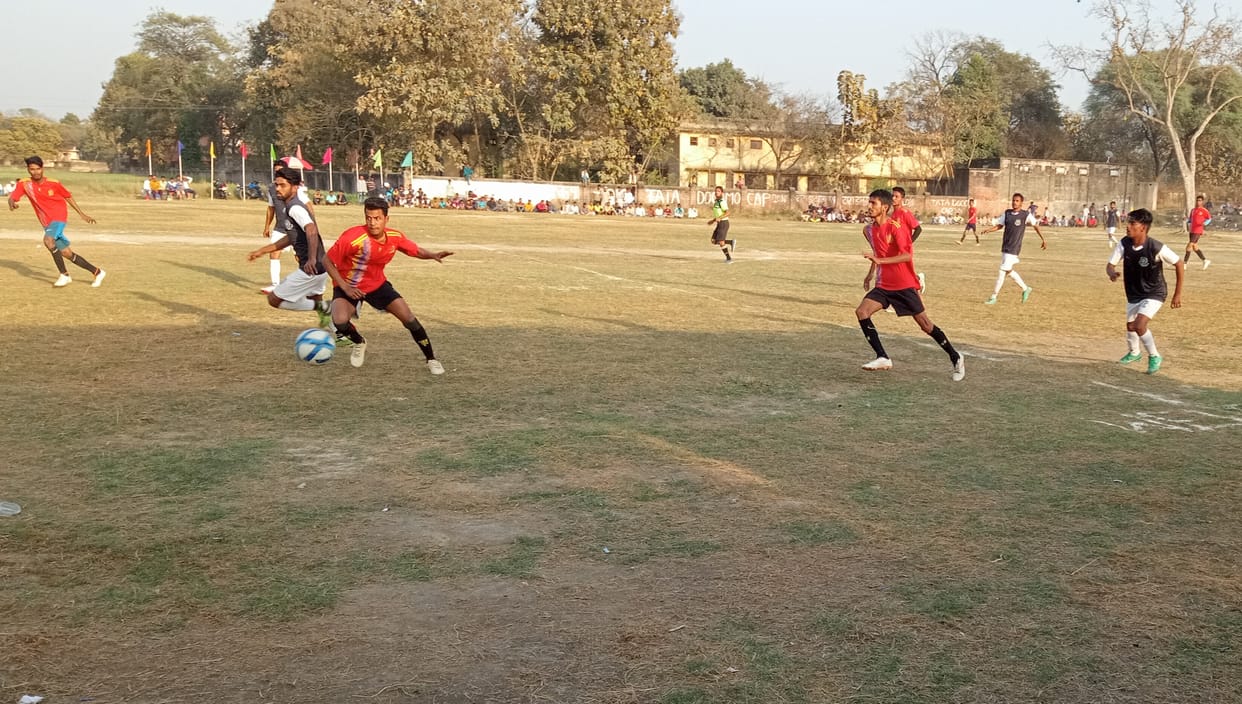 Azamgarh defeated Mau and entered the next round