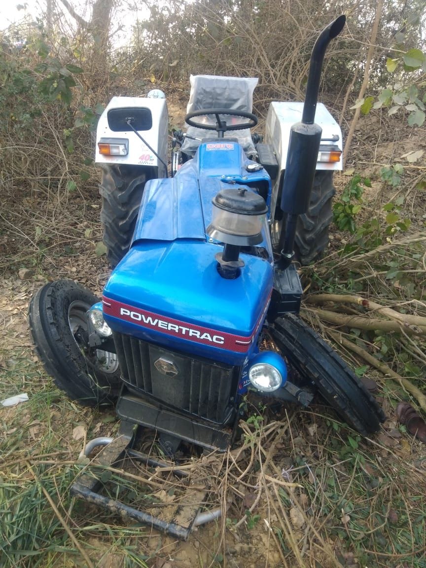 Tractor falls in Khanty, driver dies