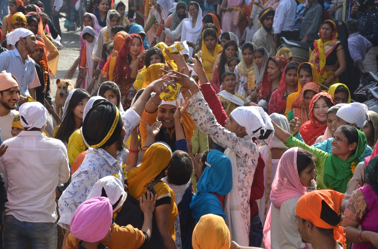 vaahe guru roar in nagar sankirtan