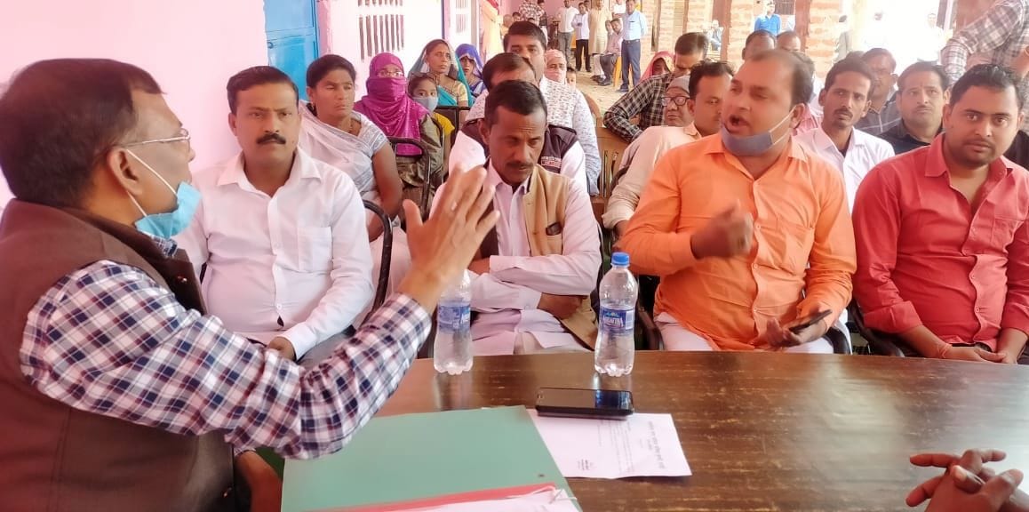 Uproar over calling police at the meeting of the Municipal Board