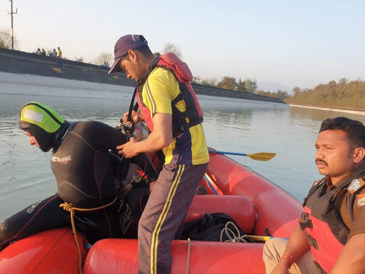 A young man jumped into the Ganges under suspicious circumstances