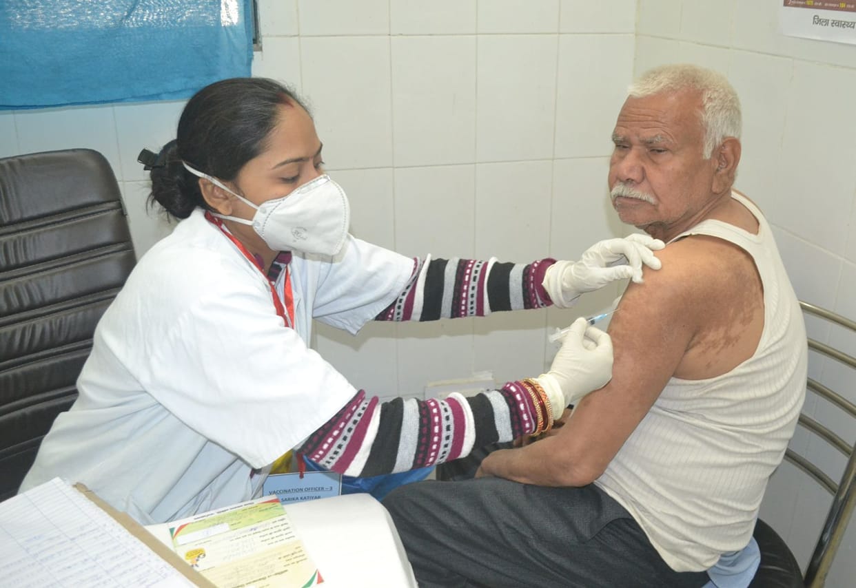 10 elders get vaccinated by giving 250 rupees