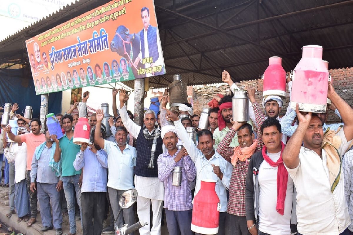 Milk traders protest against harassment in jahangirabad milk market Jaunpur