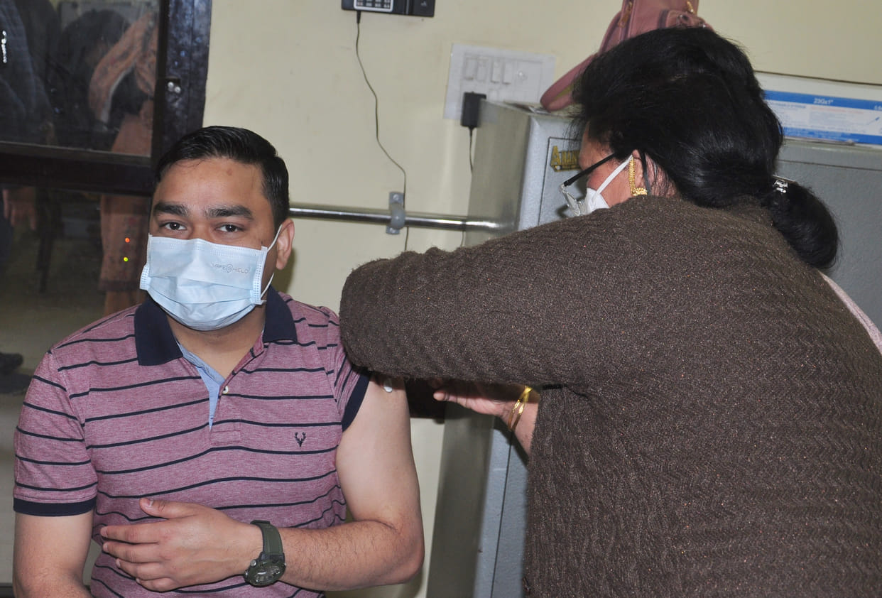Vaccine given to 44 senior citizens in Kullu