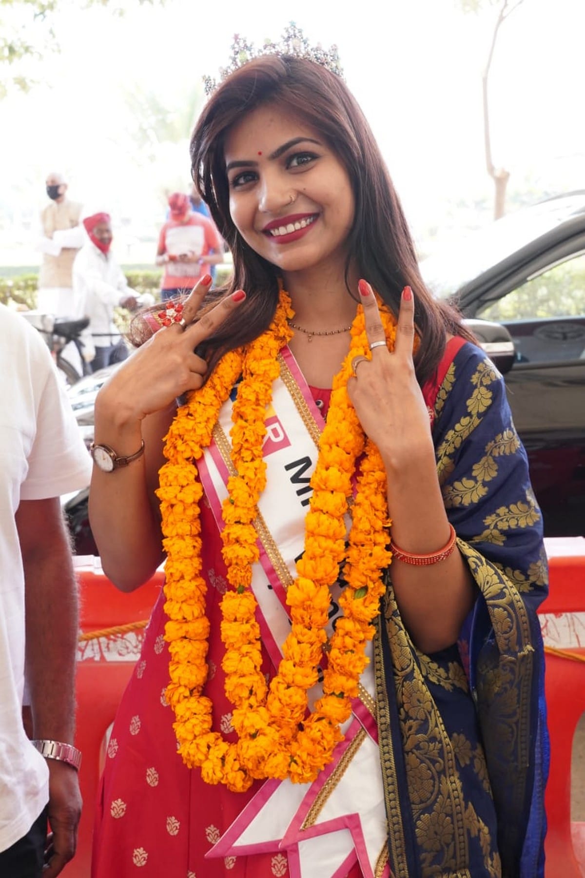 Villagers and family welcome after Mrs. India Gunjan reached reached village in mirzapur