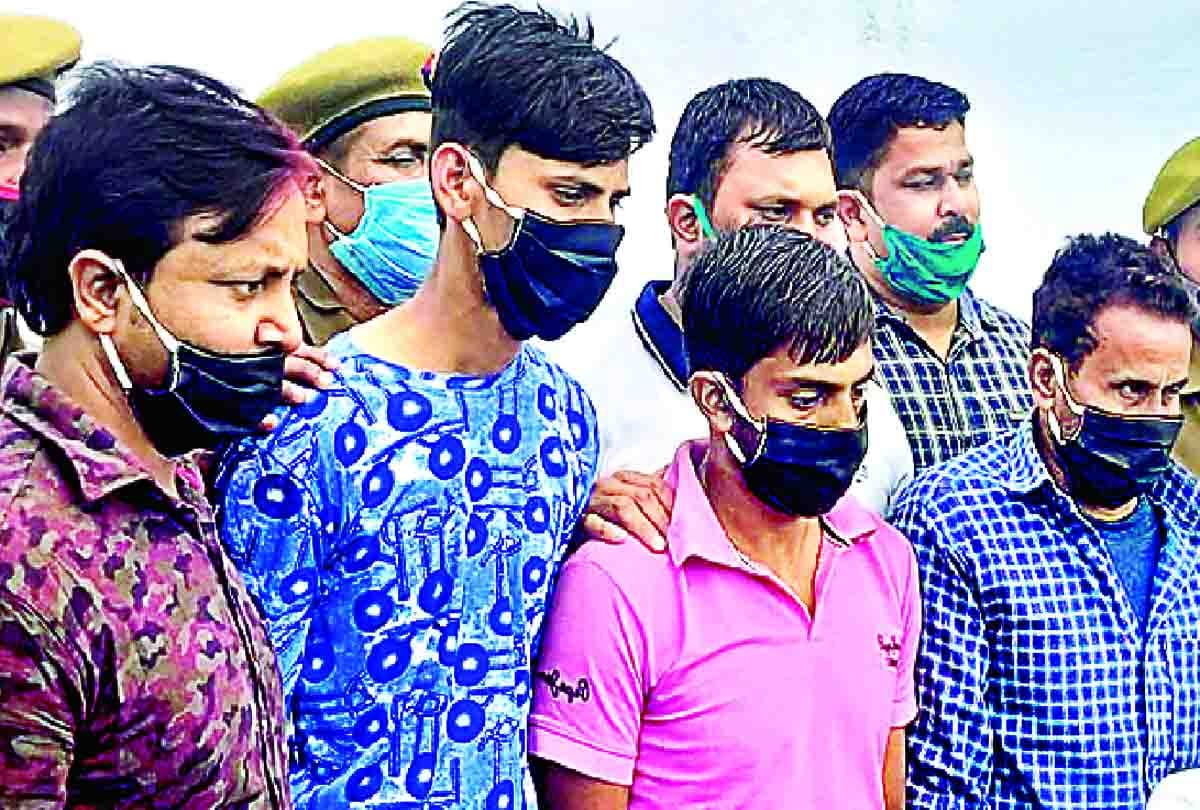 UP: Arms factory caught behind school in Farrukhabad, four people including iron trader arrested