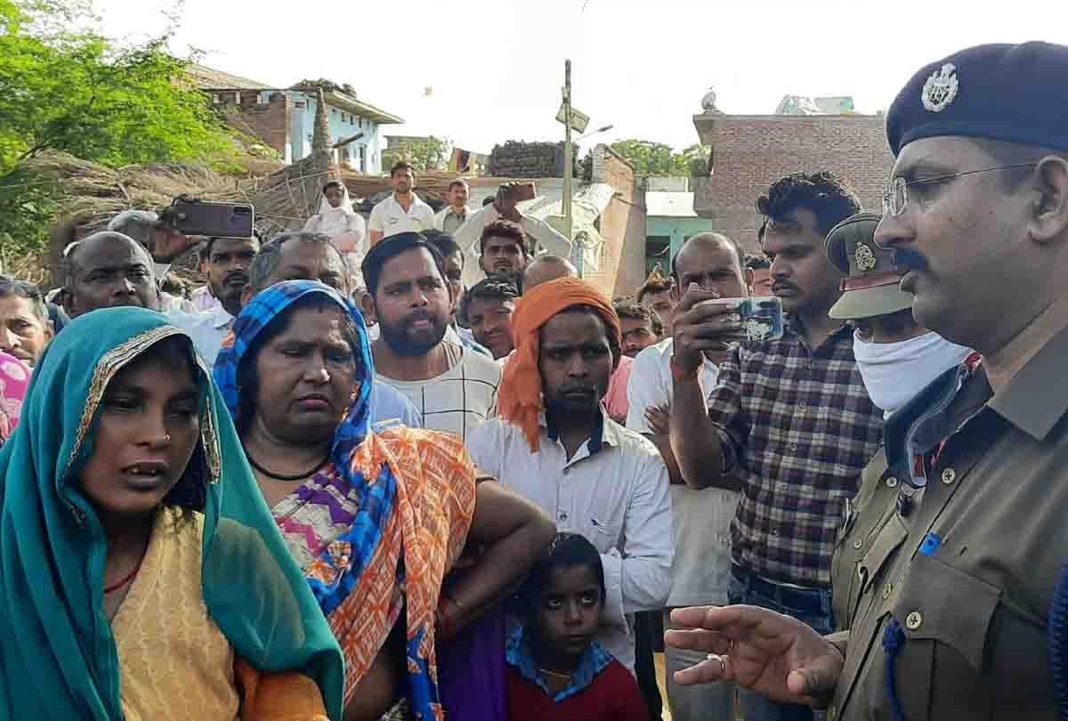UP: Crushed by bricks in the suspicion of illegal relations, killing the middle-aged