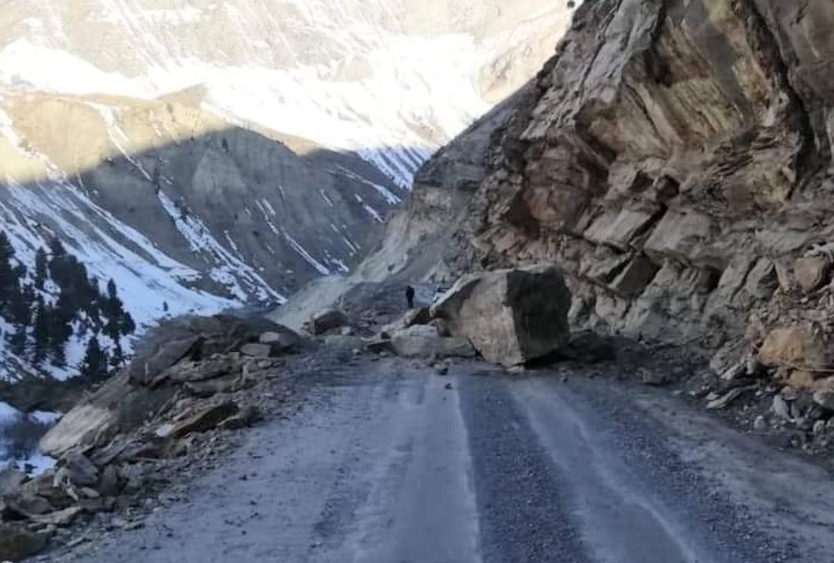 Himachal News: manali keylong national highway blocked after rocks fall