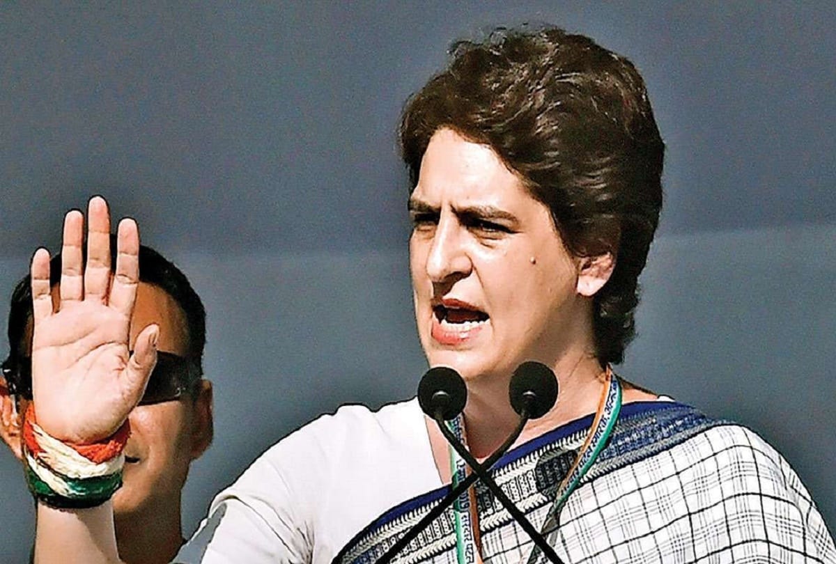 Priyanka Gandhi slams modi government says why did the beds decrease by ignoring the warning of the parliamentary committee