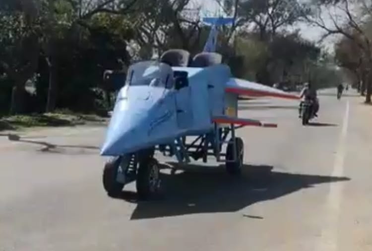 Bathinda Man made an airplane with spare parts to ride on road 