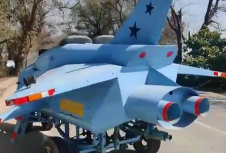 Bathinda Man made an airplane with spare parts to ride on road 
