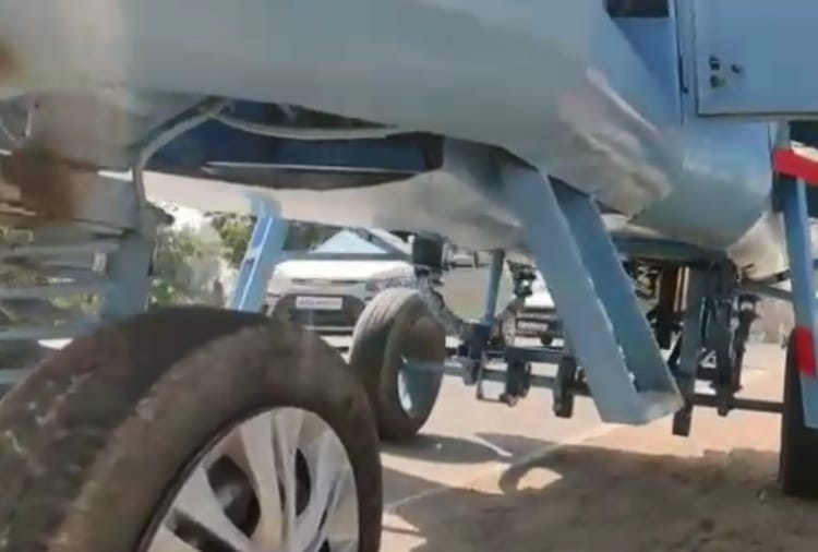 Bathinda Man made an airplane with spare parts to ride on road 