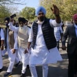 बजट सत्र के दूसरे दिन विधानसभा में जाते अकाली सदस्य।