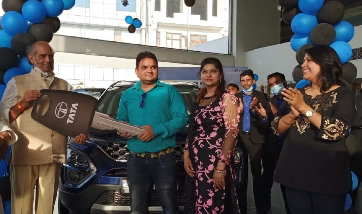 Tata Motors delivers 100 units all-new 2021 Tata Safari top XZA+ variant in Delhi-NCR in one day