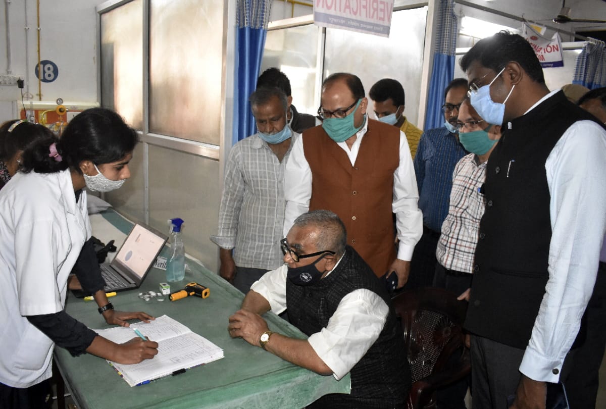 Gorakhpur UP Covid 19 Vaccination incresed in Gorakhpur More target people got corona vaccine