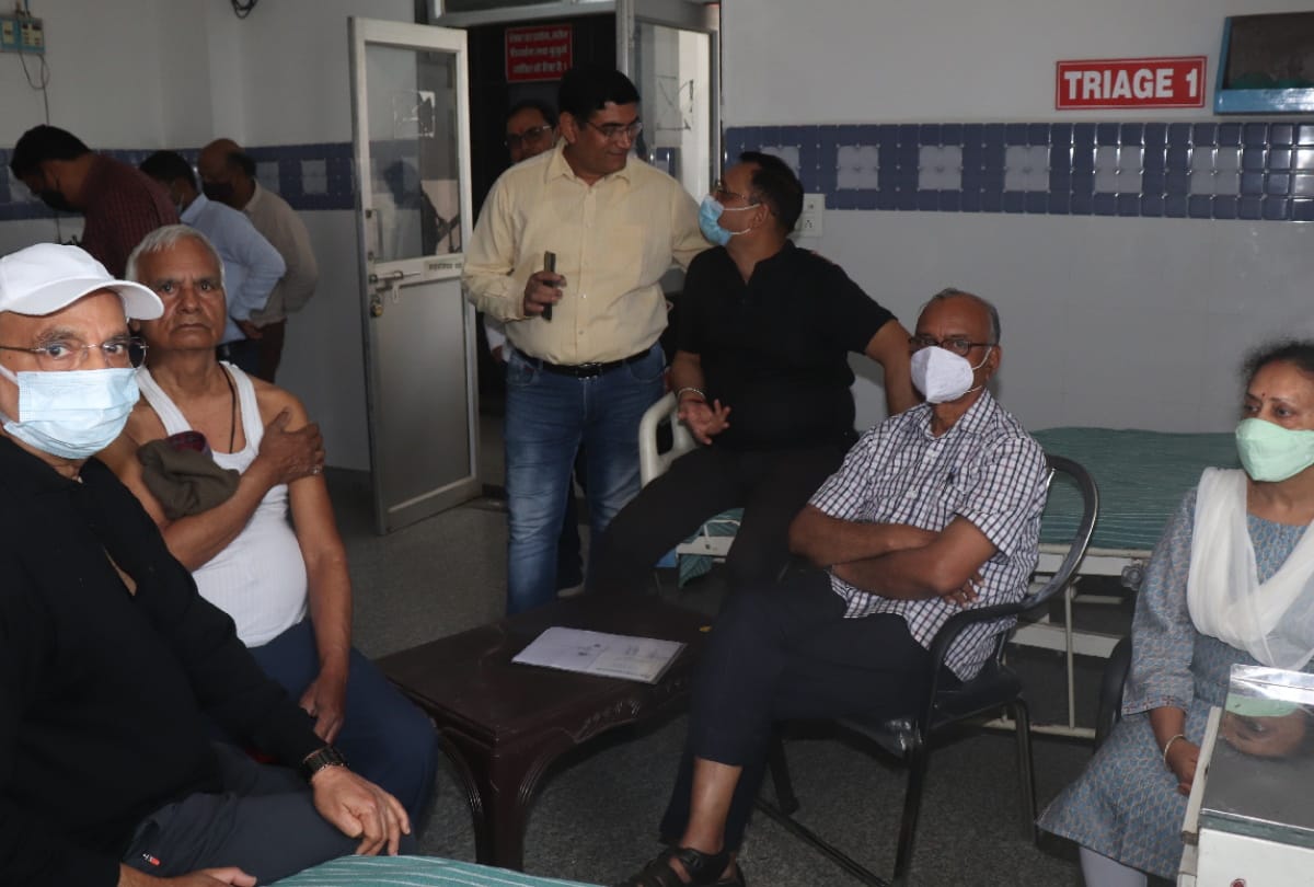 Gorakhpur UP Covid 19 Vaccination incresed in Gorakhpur More target people got corona vaccine