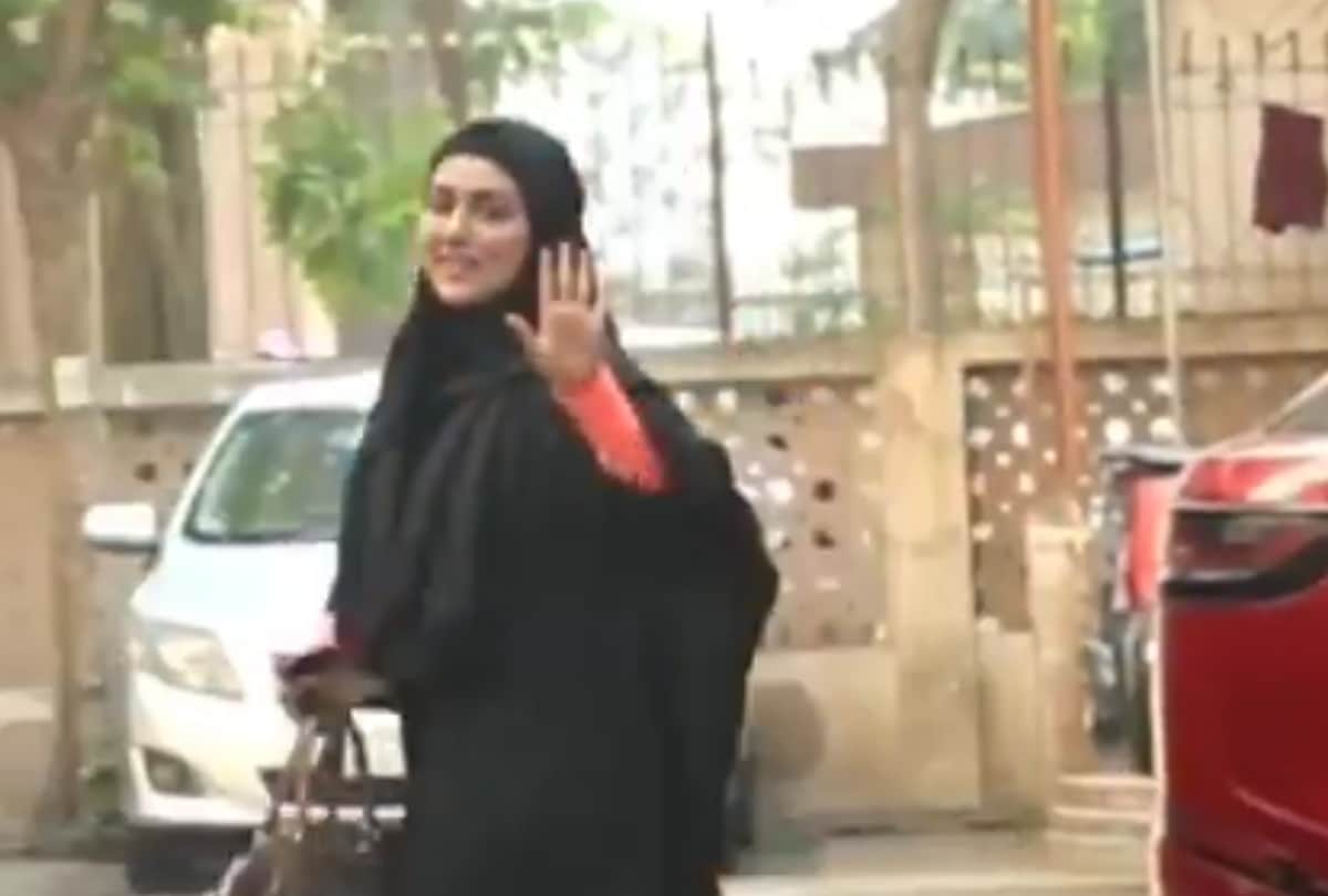 Sana Khan spotted by paparazzi for the first time since marriage