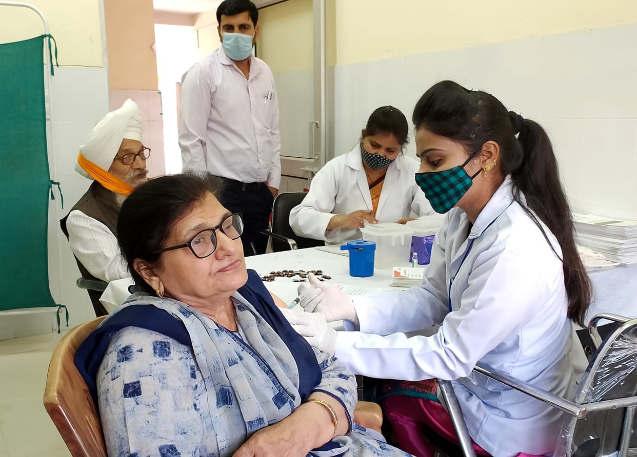 116 elders get corona vaccine in three hospitals