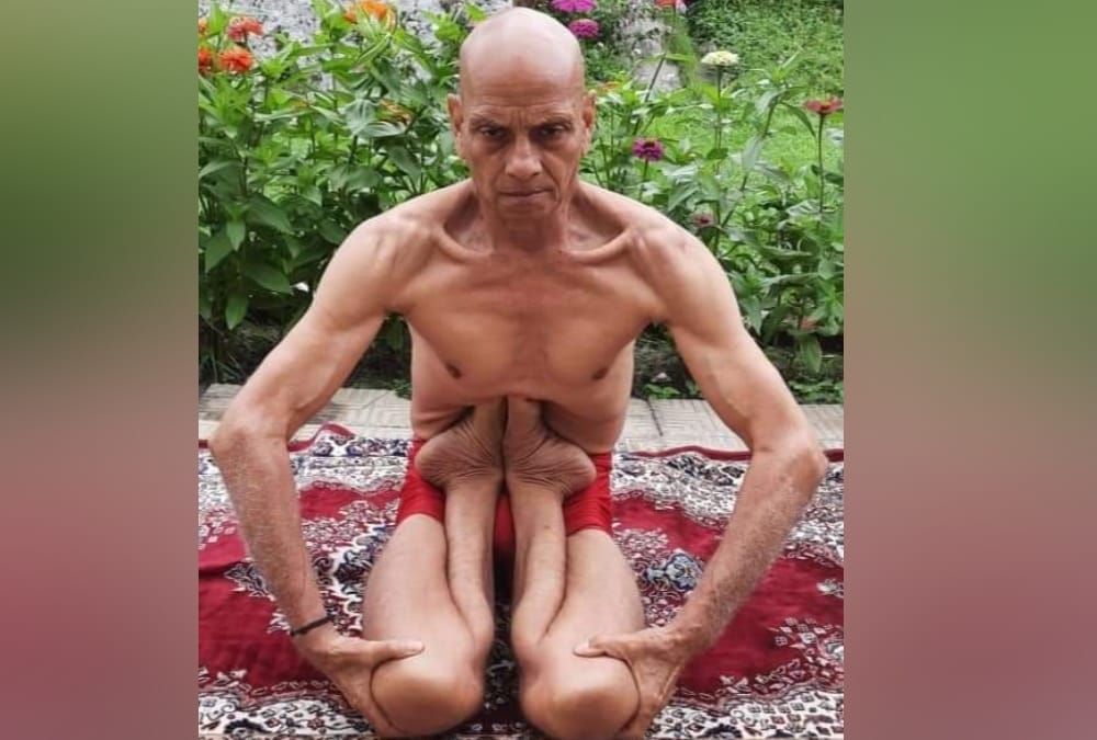 International Yoga Festival 2021 Second Day: Shri Shri Ravi Shankar Join Online and Yoga Photos