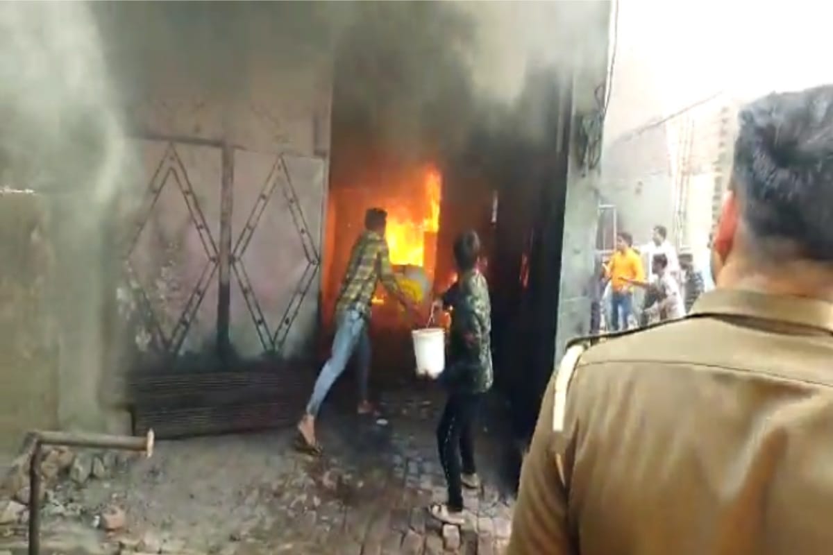 Fake petrol Desel, huge fire broke out in an illegal oil warehouse in Lisadi Gate in Meerut