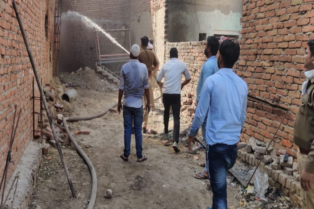 Fake petrol Desel, huge fire broke out in an illegal oil warehouse in Lisadi Gate in Meerut