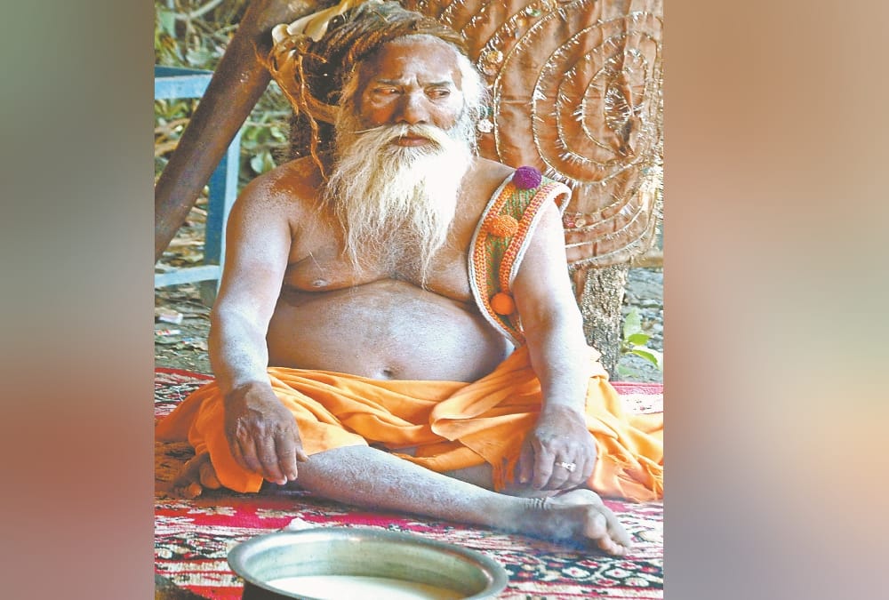 Maha Kumbh Mela 2021: Naga Saints Play Gobari Holi during Kumbh Only in Haridwar Interesting Facts