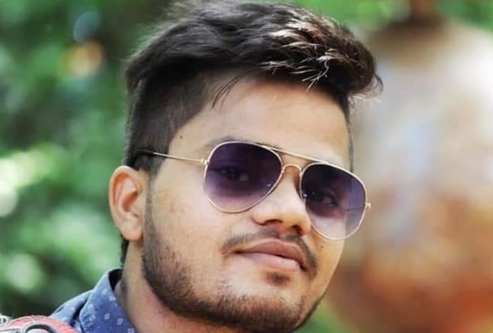 A student died in a road accident on Banda Bahraich highway.
