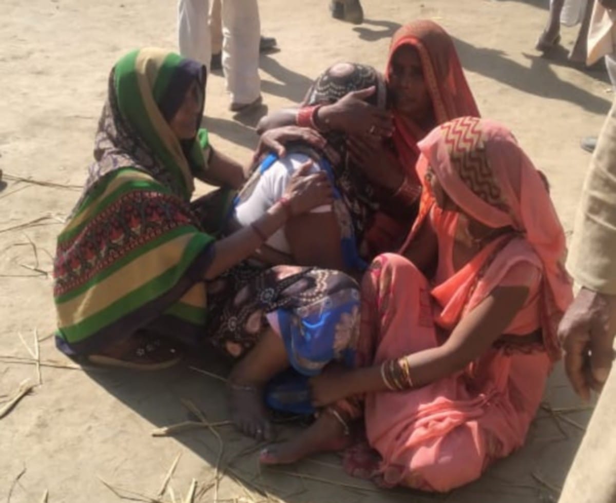 Husband wife couple suicide hanged after love marriage in azamgarh up