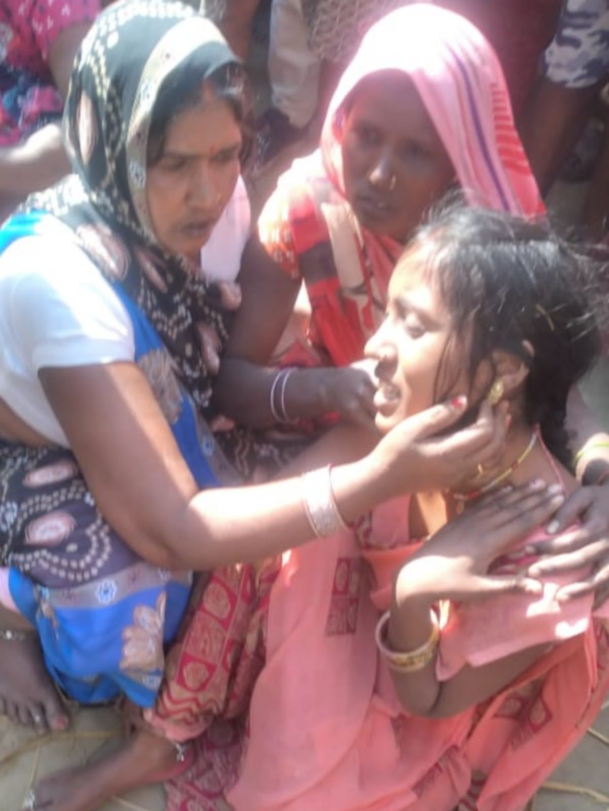 Husband wife couple suicide hanged after love marriage in azamgarh up