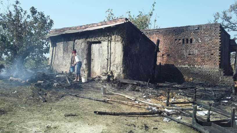 Fire in grocery store and huts in Ballia