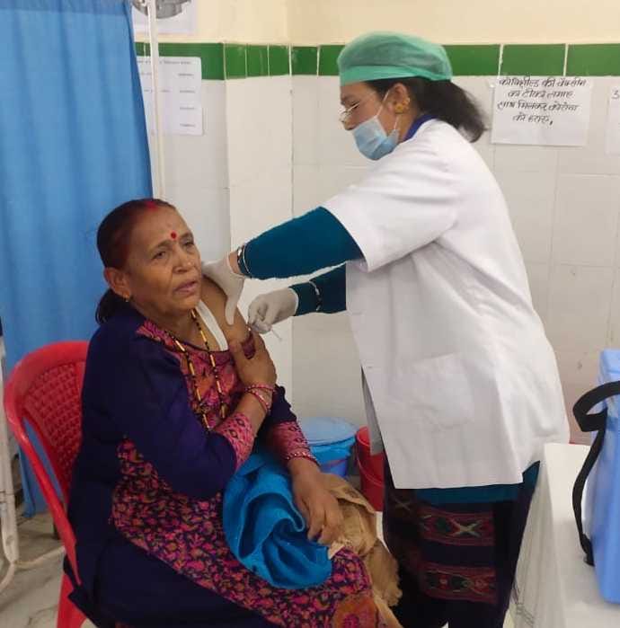 elderly people faced problems during vaccination in bageshwar