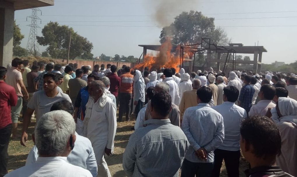 A burnt-together mother-of-two daughter, seven-year-old child lit fire
