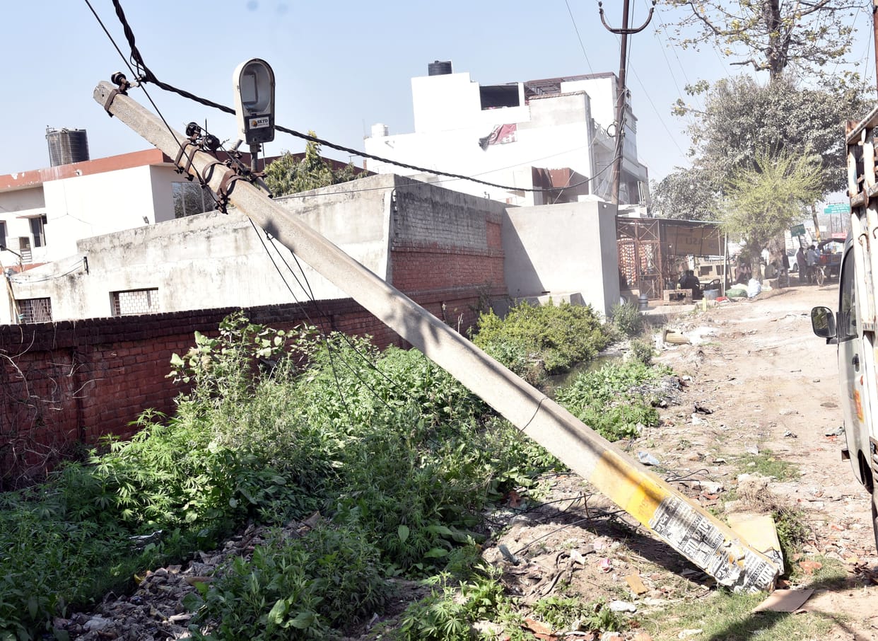 Danger of accidents due to disreputable electric poles